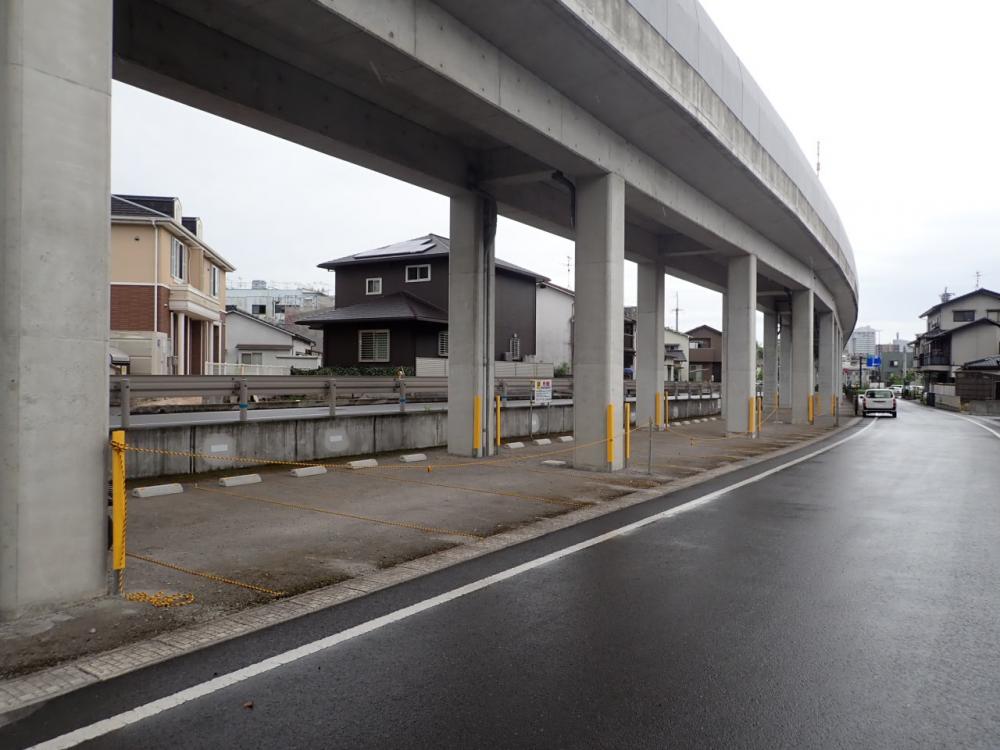 六坊北町高架下第２駐車場