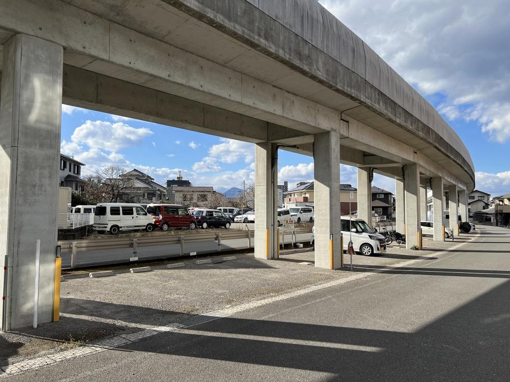 六坊北町高架下第１駐車場