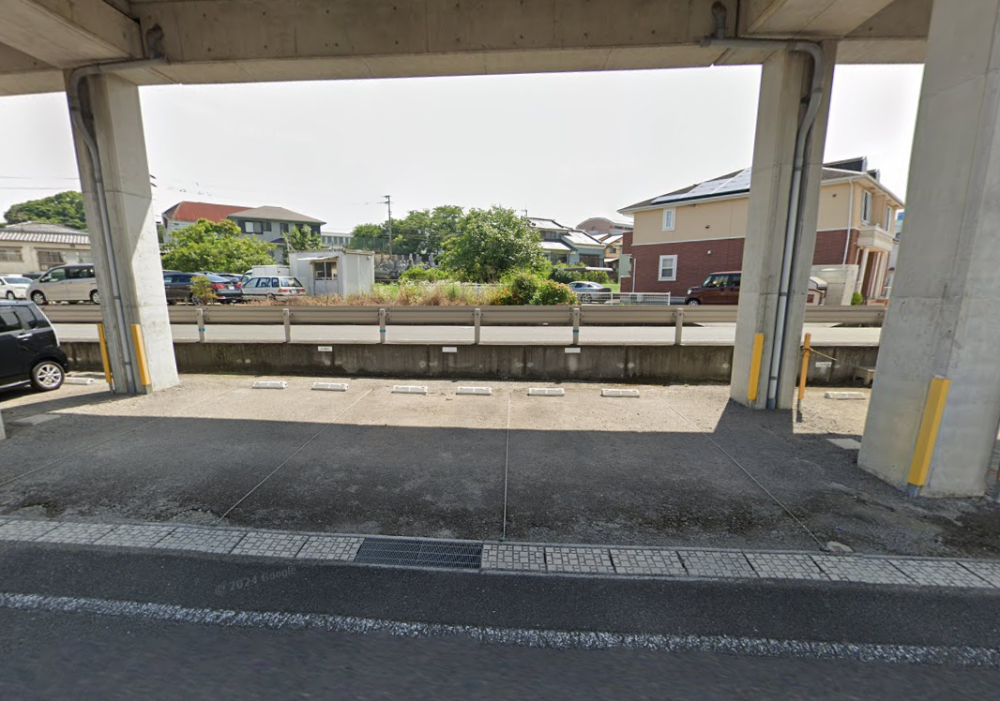 六坊北町高架下第３駐車場
