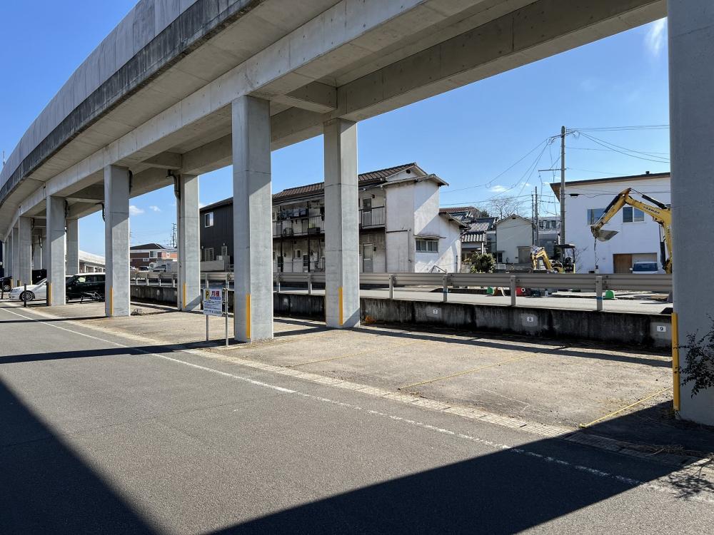 六坊北町高架下第４駐車場